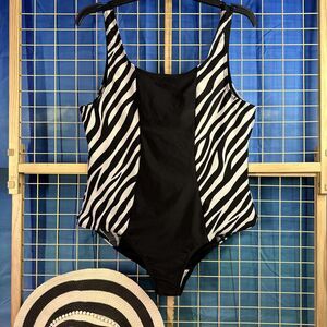 Black & White Zebra Stripe One Piece Swimsuit Size 20 Tank Style Front Lined